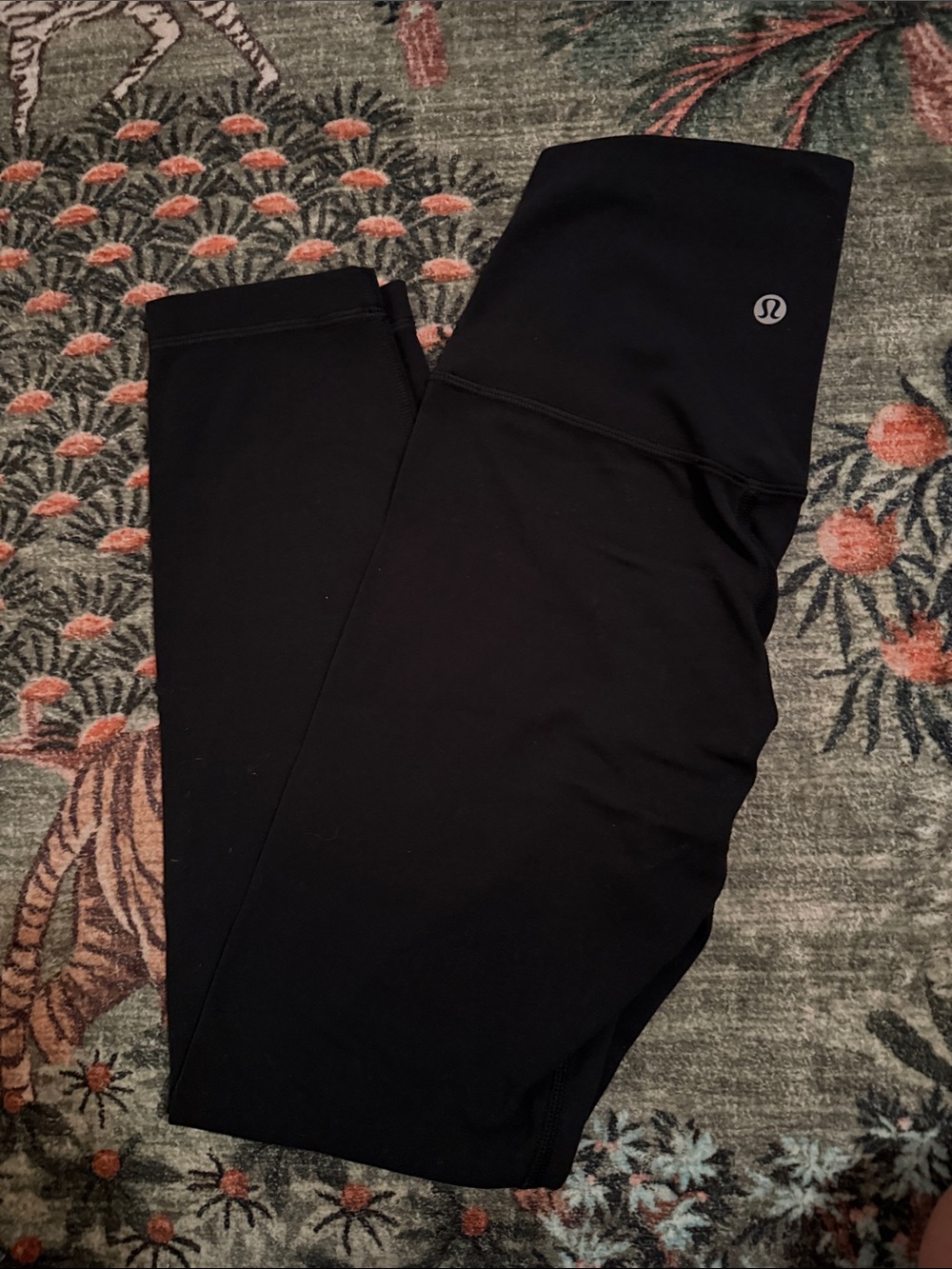 lululemon athletica Black High-Rise Yoga Leggings aligns size 2 length 25”